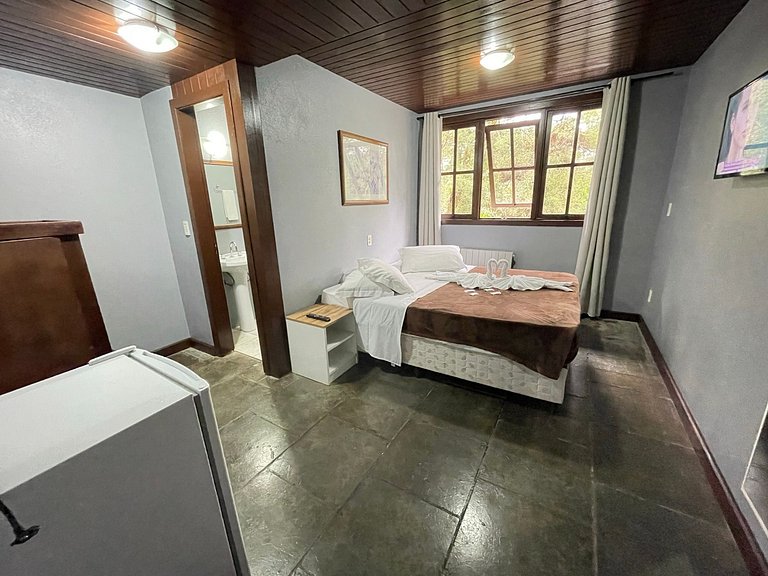 Suíte casal Apto 304 em Canela | Pousada Bella Serra