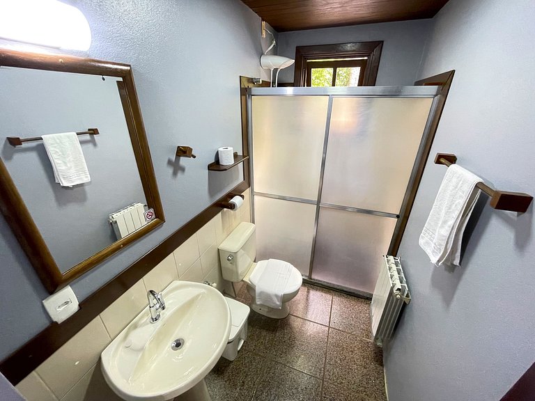 Suíte casal Apto 304 em Canela | Pousada Bella Serra