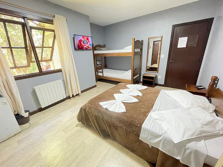 Suíte casal Apto 304 em Canela | Pousada Bella Serra