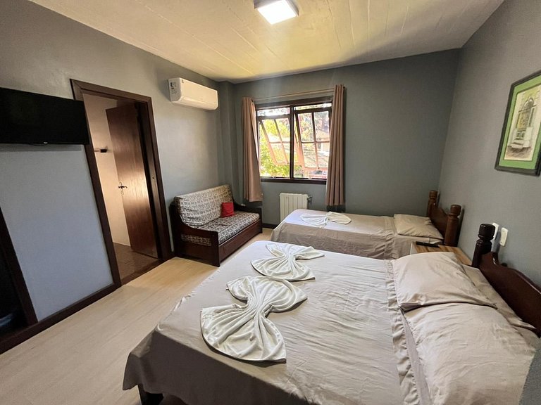 Suíte casal Apto 304 em Canela | Pousada Bella Serra