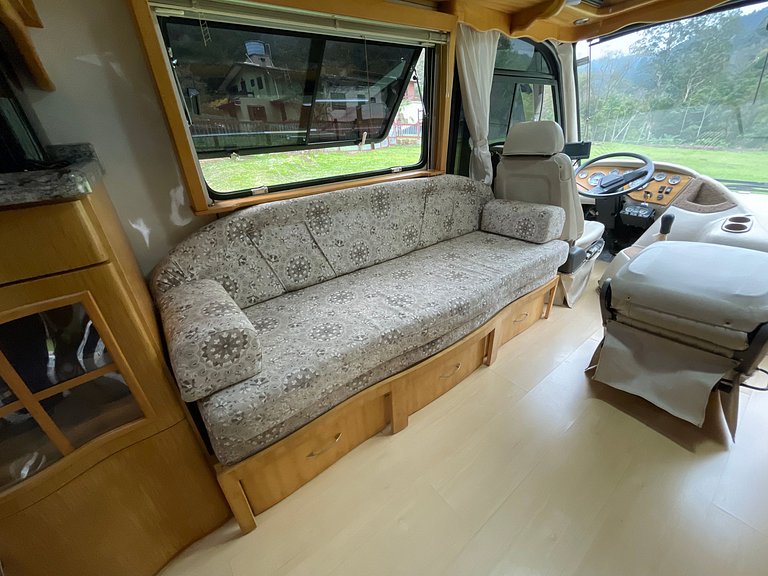 Motorhome no sítio com lago perto de Gramado
