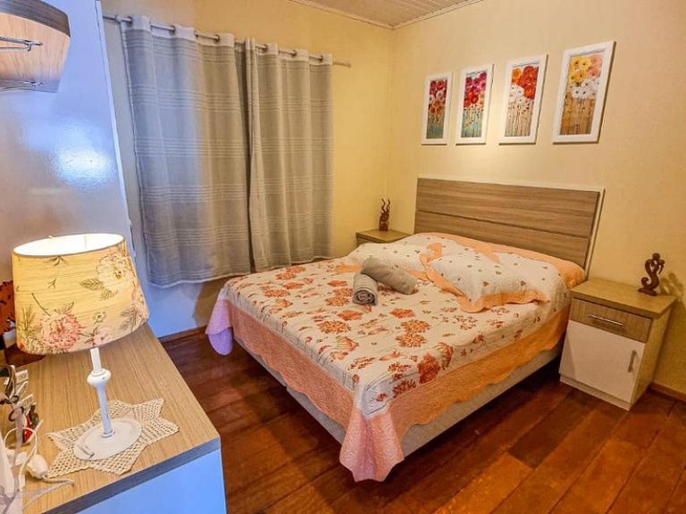 Apto Completo • Centro • Rua Coberta 700m